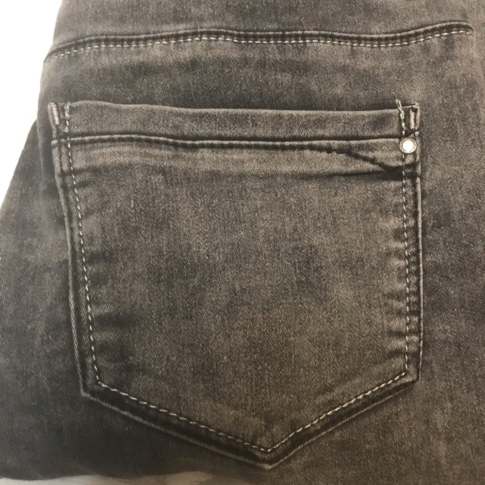 • the Jordache Premium denim - Picture 6 of 6